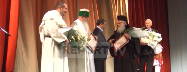 Toleranca fetare, Bashkia Durrës<br />nderon me tituj 4 klerikët shqiptarë