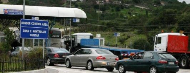 Denoncimi në Report Tv/4 të rinj<br />shqiptarë grabiten në doganë