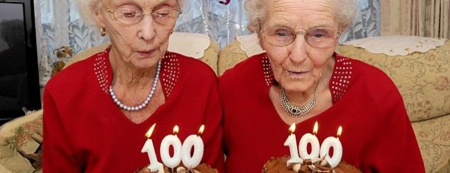 1 shekull jetë bashkë, motrat<br />binjake festojnë 100-vjetorin