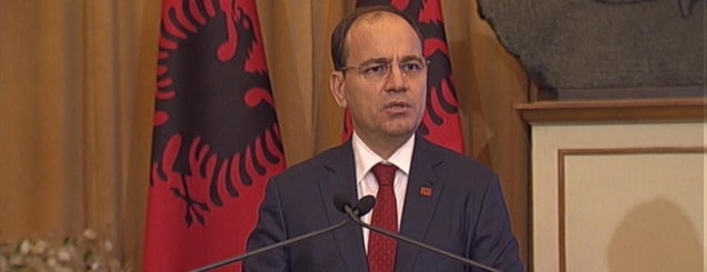 Krishtlindjet, Nishani: G&euml;zuar!&nbsp;<br />Ju uroj mbar&euml;si dhe sh&euml;ndet&nbsp;