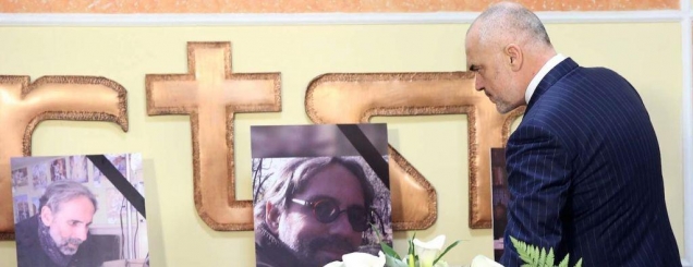 P&euml;r ty kishin nevoj&euml; t&euml; gjith&euml;. Ti<br />s'ke m&euml; nevoj&euml; p&euml;r ne, Andrea!