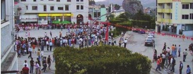 Leksione kund&euml;r dhun&euml;s<br />nga qyteti i tolerances