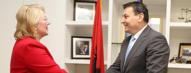 ​Çako takon ambasadoren greke<br />temë bisede dhe Klement Balili