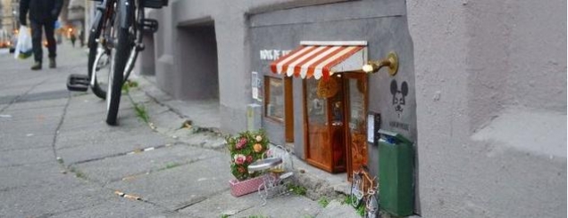 Mini-dyqanet magjike në Suedi<br />produkte me flamurin shqipta