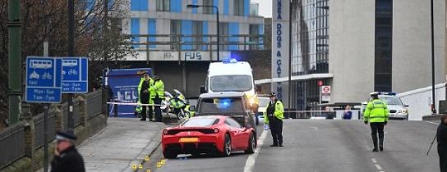 Londër, garonin në mes të rrugës,<br />Ferrari përplas gjashtë këmbësorë