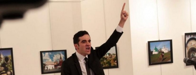 Një vrasje postmoderne