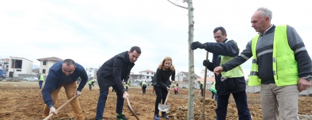 Tiranë, nis ndërtimi i një parku të ri<br />urban në Laprakë, mbillen 320 pemë