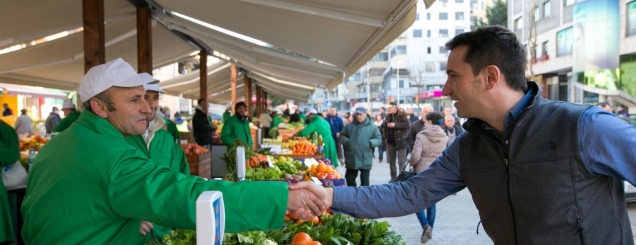 Tregu i ri i fruta-perimeve, Veliaj: <br />52 fermerë s'tregtojnë më në rrugë