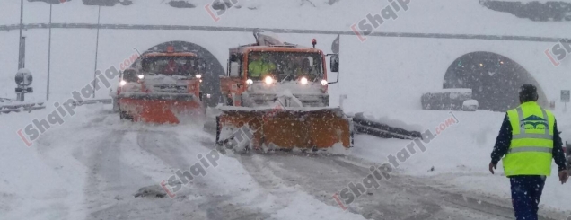 ​Borë e akull, ARRSH: Evitoni<br />qarkullimin në Rrugën e Kombit