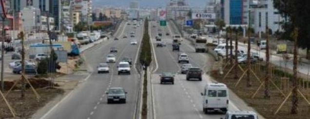 Grabiten dy karburante në<br />autostradën Tiranë-Durrës