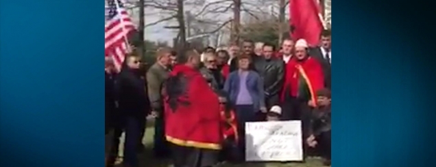 Shqiptarët protestojnë në Texas:<br />Arrestimi i Haradinajt fyes për ne