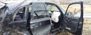Aksident në Berat, 19 vjeçarja<br />përplas makinën e shefit të Doganave