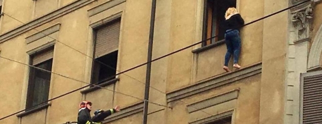 ​Torino, shqiptarja tenton të<br />hidhet nga dritarja e hotelit