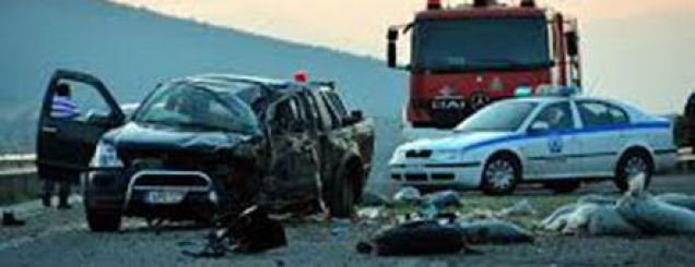 ​Aksident në Greqi, dy shqiptarë<br />vdesin pas përplasjes me kamionin