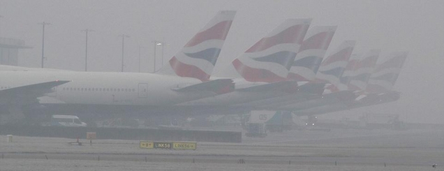 Moti i keq godet edhe Britaninë<br />qindra fluturime të anuluara/ FOTO