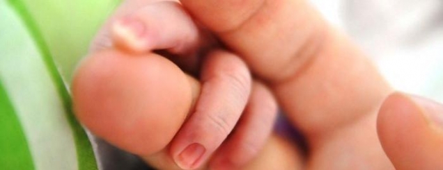 Shqiptarja shet foshnjen 70<br />mijë &euro; te çifti gay por zbulohet