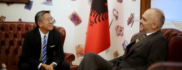 Zbarkimi n&euml; Tiran&euml;,misioni i<br />trefisht&euml; i agjent&euml;ve t&euml; SHBA<br /><br>
