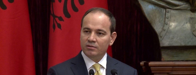 P&euml;r t&rsquo;u hequr si sundues<br />b&euml;n sh&euml;rb&euml;torin e tjetrit