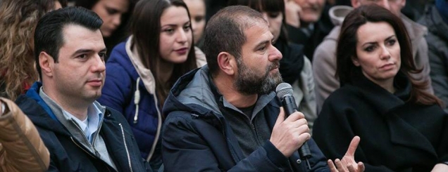​Gazetari ''i pavarur'' Shkullaku<br />rreshtohet zyrtarisht me Bashën