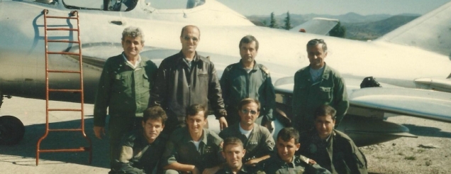 '97,MIG-ët fluturojnë mbi Fier e Vlorë<br />protestuesit i qëllojnë me artileri