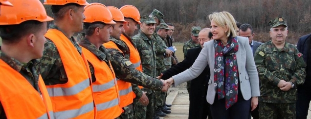 Mat, FA-të ndërtojnë urën në Rukaj<br />Bashkia falenderon Kodhelin/VIDEO