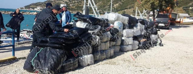 Video,Foto/1,2 ton kanabis në<br />gomonen e braktisur në Vlorë