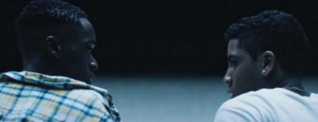 Djemtë zezak duken blu<br />nën ndriçimin e hënës