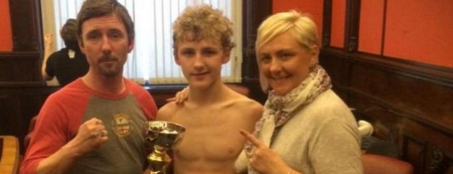 Angli, kampioni 14 vjeçar i kickbox<br />vdes në sekondat e fundit të finales