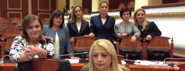 Deri kur do i fyej&euml; e posht&euml;roj&euml;<br />PD-ja grat&euml; dhe vajzat?