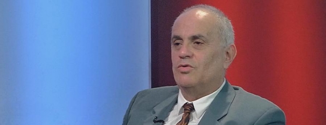 Kush na p&euml;rmbyti?/ Nga Artan Fuga<br>
