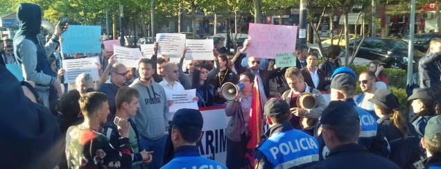 Shoqëria Civile protestë për<br />nenin që amniston korrupsionin