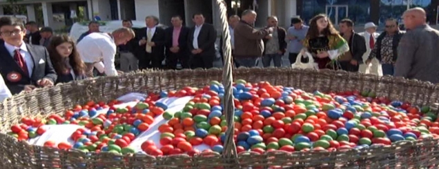 Pashkët të veçanta në Lezhë<br />festojnë të krishterë e mysliman