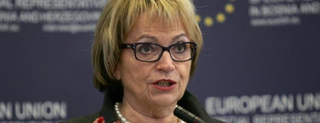 Doris Pack pyet Vlahutin:Pse nuk<br />reagon për situatën në Shqipëri?<br>
