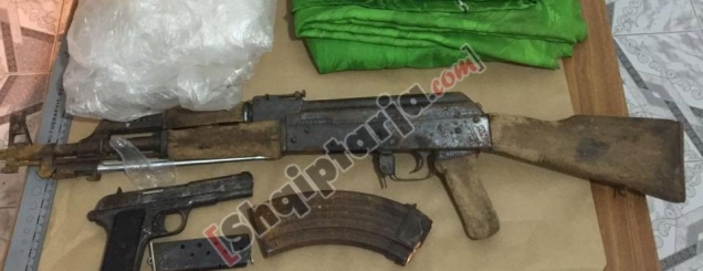 Drogë, armë, fishekë e pistoletë<br />kapen babë e bijë nga Tropoja