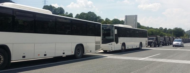 Komunistët grekë bllokojnë auto-<br />kolonën e ushtarëve shqiptarë/VD