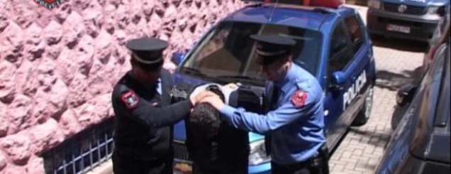 Krujë, arrestohet militanti i PD<br />po shpërndante 4 milionë lekë
