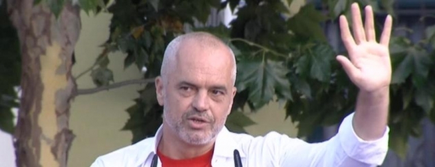 Shqiptar&euml;t fol&euml;n tro&ccedil;, rrofshi!<br />/Nga Edi Rama