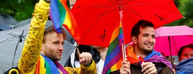 Gjermani, parlamenti miraton<br />martesat mes të njëjtit seks