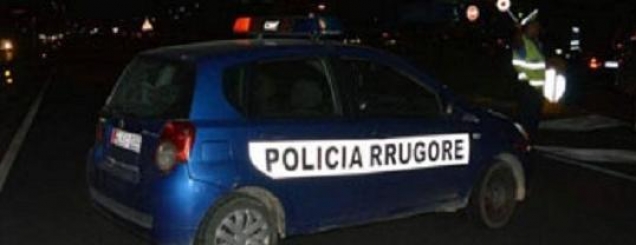 Aksident n&euml; P&euml;rrenjas, p&euml;rplasen<br />4 makina, vet&euml;m d&euml;me materiale