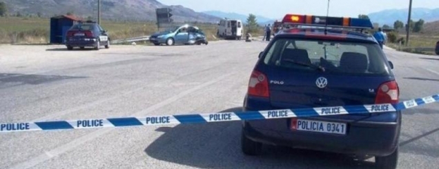 Aksidentohet Drejtori i Spitalit<br />Ushtarak, makina del nga rruga