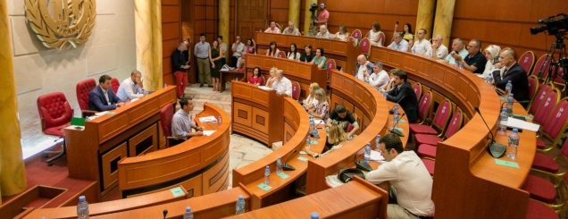 ​Tiran&euml;, K&euml;shilli Bashkiak i hap<br />rrug&euml;n nd&euml;rtimit t&euml; 17 shkollave