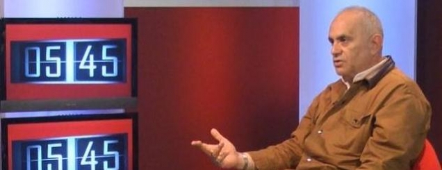 Artan Fuga shp&euml;rthen kund&euml;r Bash&euml;s:<br />Opozita e pafokusuar dhe e &ccedil;fazuar&hellip;!