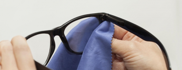 Dy m&euml;nyra p&euml;r t&euml; pastruar syzet<br />me produkte q&euml; i keni n&euml; sht&euml;pi