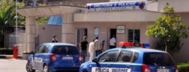 Vlorë, grabiten një ‘BMW’ e një<br />karburant, autorët lidhën rojen