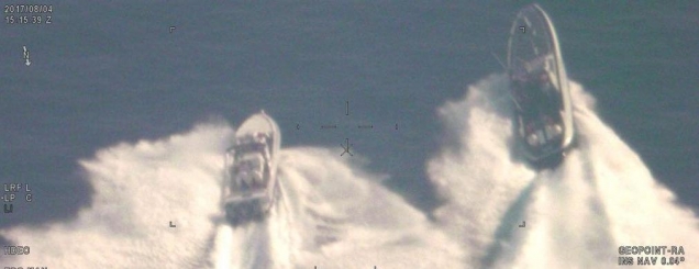 5 orë ndjekje në det, kapet gomonia<br />me 1.9 ton drogë, skafistët shqiptarë