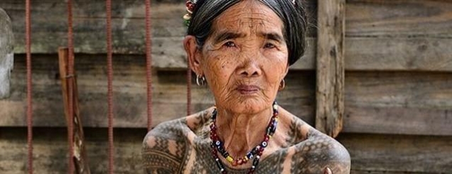 ​Takohuni me Od Oggay, artisten<br />100 vjeçare të tatuazheve/Foto