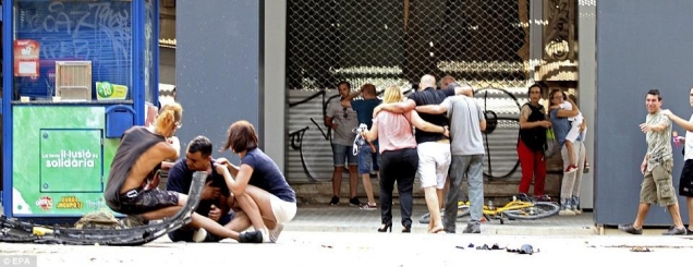 14 viktima në Barcelonë, u vranë<br />5 terroristë, 4 në kërkim/ Dalin<br />pamjet e sulmit/ VIDEO