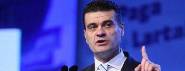 Astrit Patozi: Si ta mbrojm&euml;<br />qeverin&euml; nga kryeministri?