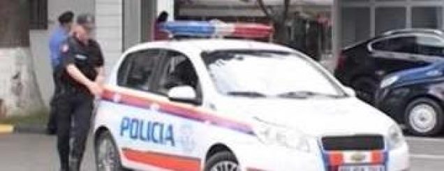 Durr&euml;s, arrestohen tre t&euml;<br />k&euml;rkuar, ishin d&euml;nuar me burg<br>
