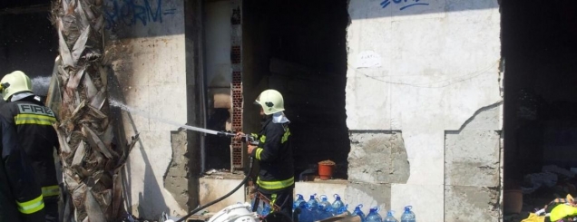 Foto / Durrës, zjarr në katin<br />e parë të ish-hotel Vollgës